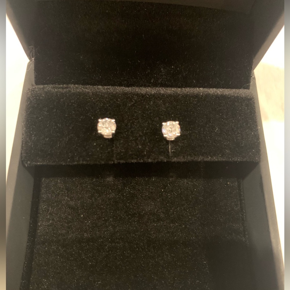 CZ Diamond 4mm Pair of Stud Earrings (small) / Stainless Steel / Brand New